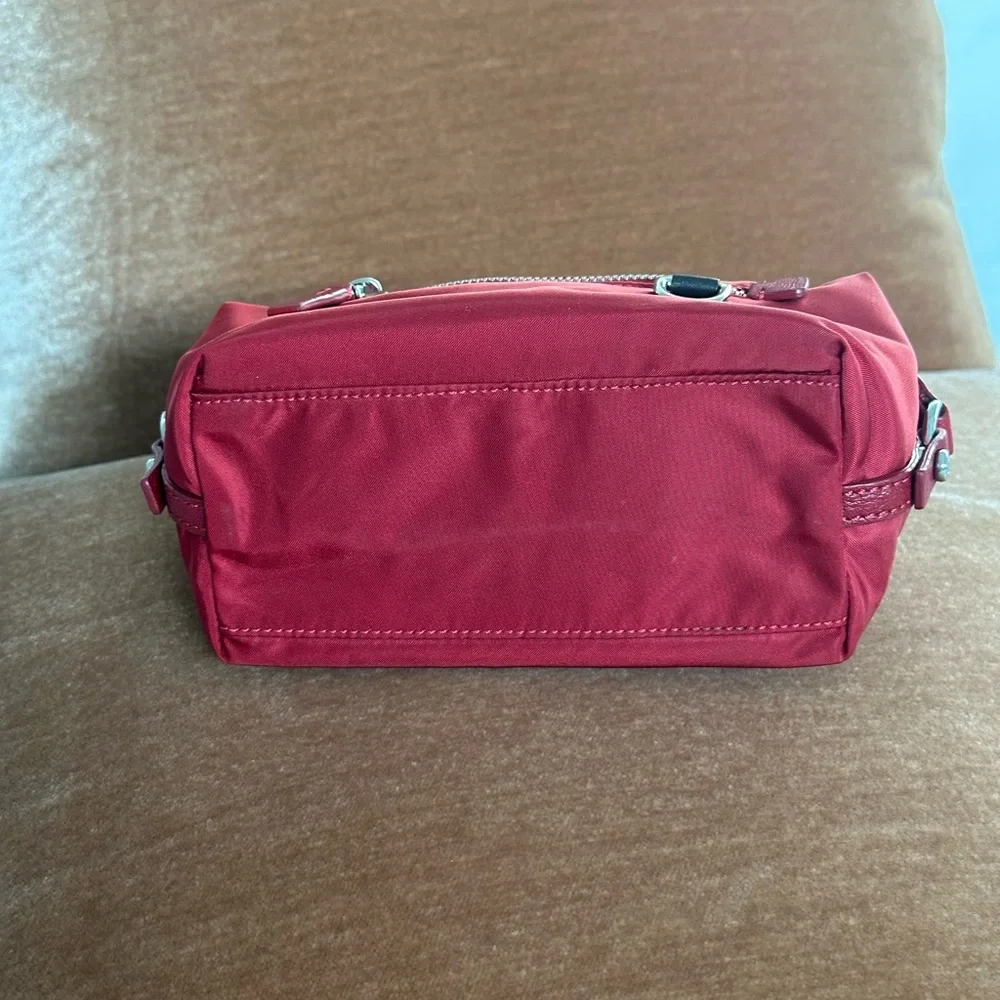 Tumi Voyageur Crimson Red Nylon Cosmetic Case Travel Toiletry Makeup Bag Rare